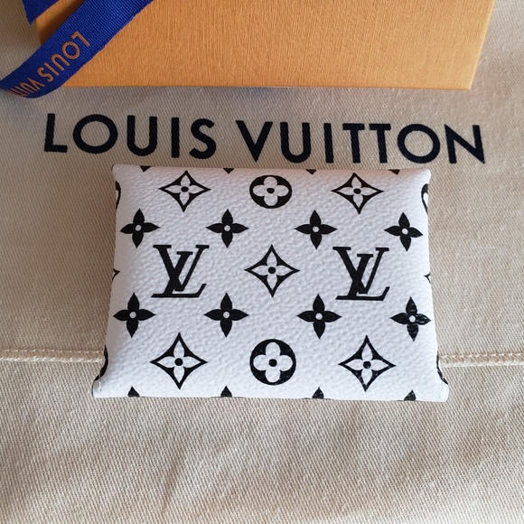 Louis Vuitton Green, Tan, and White Wallet Set - Picture 4 of 6